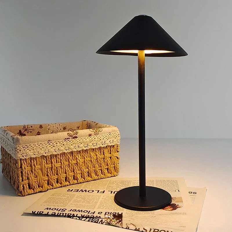Đèn Bàn Cảm Ứng Hiện Đại Không Dây | LEDTOT DN 81RK